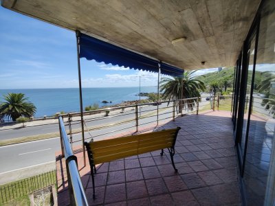 Casa ID.230 - Tu lugar soñado en Piriápolis!! Casa a la venta frente al mar sobre la Rambla de Punta Fria.