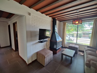 Casa ID.340 - Casa en venta en Playa Hermosa, Piriápolis - 3 dormitorios, parque y garage