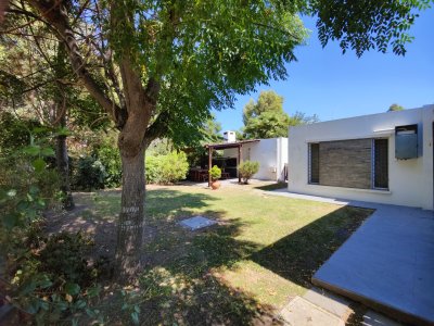 Casa ID.340 - Casa en venta en Playa Hermosa, Piriápolis - 3 dormitorios, parque y garage