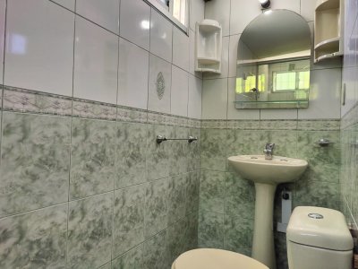 Casa ID.380 - Casa en venta en Barrio Los Ángeles, Piriápolis, a 50 metros de la Rambla