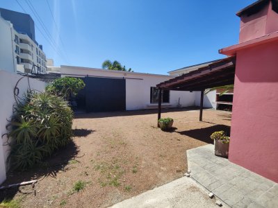 Casa ID.341 - Propiedad en venta con excelente ubicación comercial - A 30 metros de la Rambla