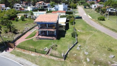 Casa ID.230 - Tu lugar soñado en Piriápolis!! Casa a la venta frente al mar sobre la Rambla de Punta Fria.