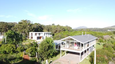 Casa ID.294 - Tu refugio soñado en Balneario Las Flores, a pasos de la playa y con vista al mar