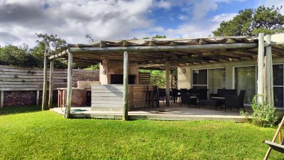 Casa ID.359 - Casa en venta en Punta Colorada, Piriápolis, 3 dormitorios en una planta, con piscina climatizada