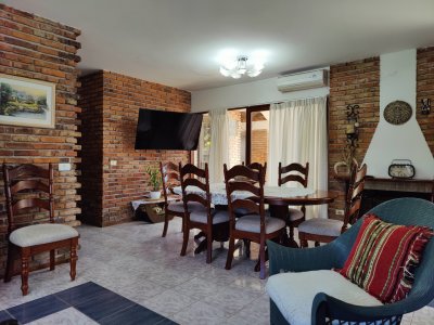 Casa ID.380 - Casa en venta en Barrio Los Ángeles, Piriápolis, a 50 metros de la Rambla