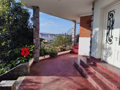 Casa ID.55 - Chalet con historia y vistas únicas - Piriápolis, falda del Cerro San Antonio