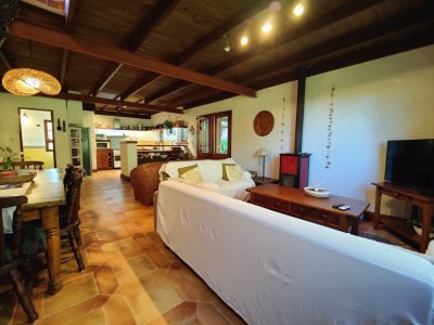 Casa ID.324 - Casa en venta en Playa Verde, Piriápolis - historia, calidez y ubicación a metros del mar