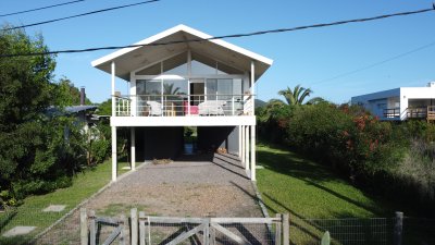 Casa ID.294 - Tu refugio soñado en Balneario Las Flores, a pasos de la playa y con vista al mar
