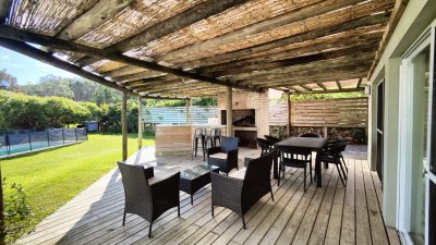 Casa ID.359 - Casa en venta en Punta Colorada, Piriápolis, 3 dormitorios en una planta, con piscina climatizada