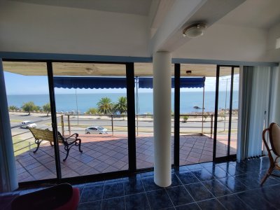 Casa ID.230 - Tu lugar soñado en Piriápolis!! Casa a la venta frente al mar sobre la Rambla de Punta Fria.