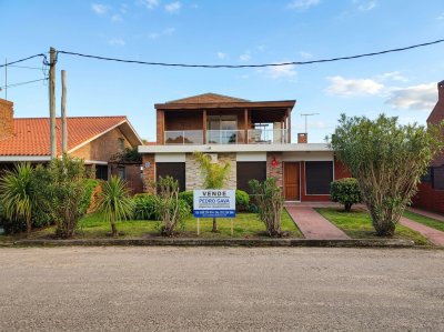Casa ID.380 - Casa en venta en Barrio Los Ángeles, Piriápolis, a 50 metros de la Rambla