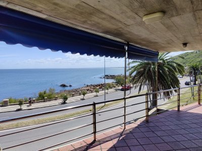 Casa ID.230 - Tu lugar soñado en Piriápolis!! Casa a la venta frente al mar sobre la Rambla de Punta Fria.