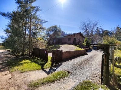 Casa ID.194 - Entre sierras y mar, Chalet de calidad a la venta en Balneario Bella Vista, Piriapolis.