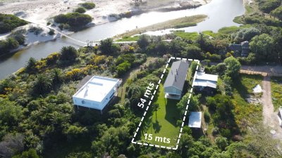 Casa ID.294 - Tu refugio soñado en Balneario Las Flores, a pasos de la playa y con vista al mar