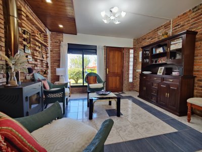 Casa ID.380 - Casa en venta en Barrio Los Ángeles, Piriápolis, a 50 metros de la Rambla