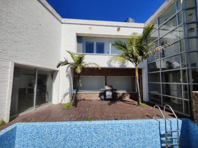 Casa ID.329 - Casa a la venta frente a Playa de los Lamas - luz, vistas y confort en cada ambiente