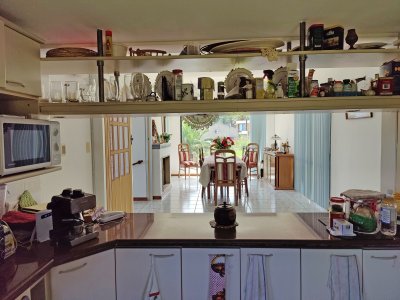 Casa ID.230 - Tu lugar soñado en Piriápolis!! Casa a la venta frente al mar sobre la Rambla de Punta Fria.