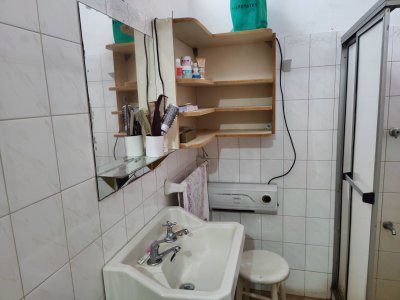 Casa ID.231 - ! Oportunidad en Piriapolis, local con vivienda sobre calle Tucuman !