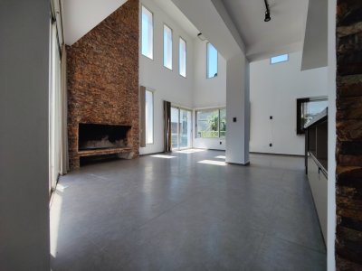 Casa ID.329 - Casa a la venta frente a Playa de los Lamas - luz, vistas y confort en cada ambiente