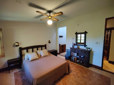 Casa ID.324 - Casa en venta en Playa Verde, Piriápolis - historia, calidez y ubicación a metros del mar