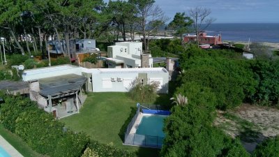 Casa ID.359 - Casa en venta en Punta Colorada, Piriápolis, 3 dormitorios en una planta, con piscina climatizada