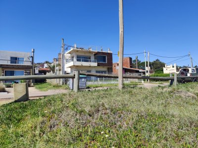 Casa ID.329 - Casa a la venta frente a Playa de los Lamas - luz, vistas y confort en cada ambiente