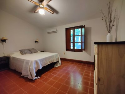 Casa ID.324 - Casa en venta en Playa Verde, Piriápolis - historia, calidez y ubicación a metros del mar