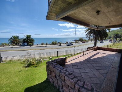 Casa ID.230 - Tu lugar soñado en Piriápolis!! Casa a la venta frente al mar sobre la Rambla de Punta Fria.