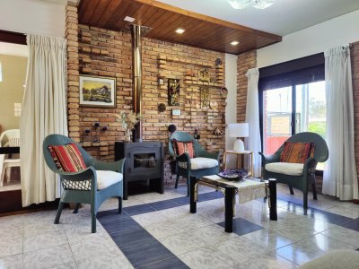 Casa ID.380 - Casa en venta en Barrio Los Ángeles, Piriápolis, a 50 metros de la Rambla