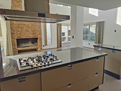 Casa ID.329 - Casa a la venta frente a Playa de los Lamas - luz, vistas y confort en cada ambiente