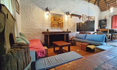 ! Encantadora casa a la venta a 400 metros del mar en el hermoso Balneario Las Flores, Piriápolis !
