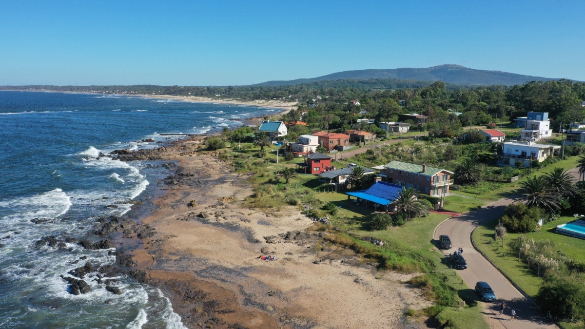 Sobre el mar!!, casa a la venta en Playa Verde.