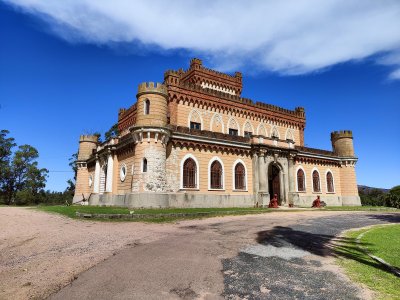 Chacra historica sobre el Cerro Pan de Azucar, una joya en Piriapolis !!!