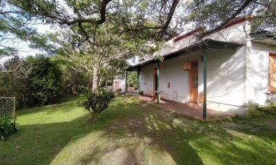 Encantadora chacra de 2 has con construcciones a la venta .