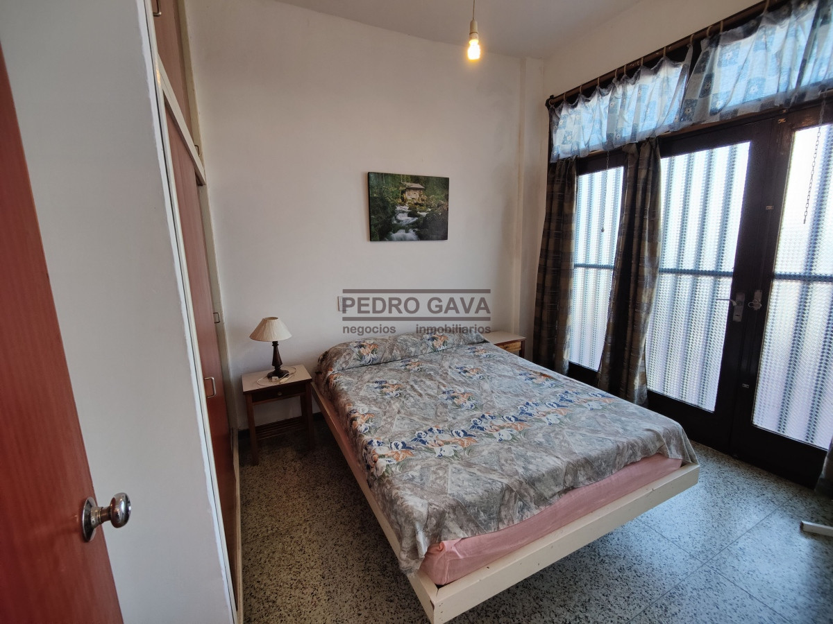 Local Comercial ID.229 - En venta - Local Comercial y apartamento de 2 dormitorios en Piriapolis a metros de la Rambla !!