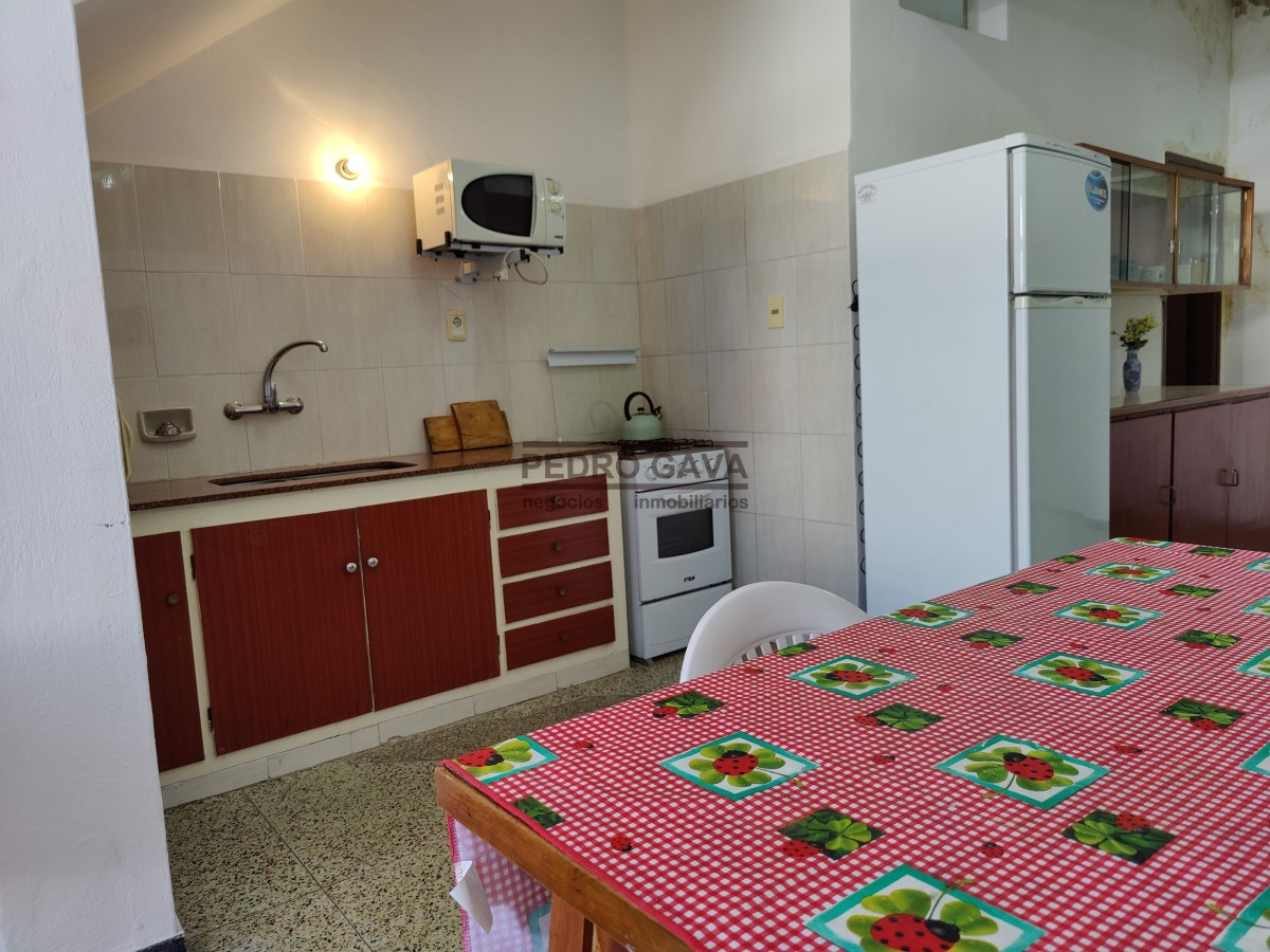 Local Comercial ID.229 - En venta - Local Comercial y apartamento de 2 dormitorios en Piriapolis a metros de la Rambla !!