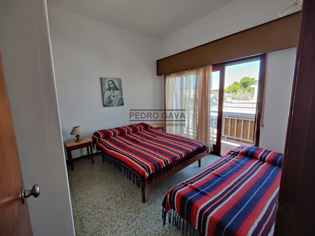 Local Comercial ID.229 - En venta - Local Comercial y apartamento de 2 dormitorios en Piriapolis a metros de la Rambla !!