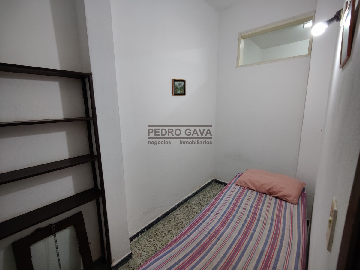 Local Comercial ID.229 - En venta - Local Comercial y apartamento de 2 dormitorios en Piriapolis a metros de la Rambla !!