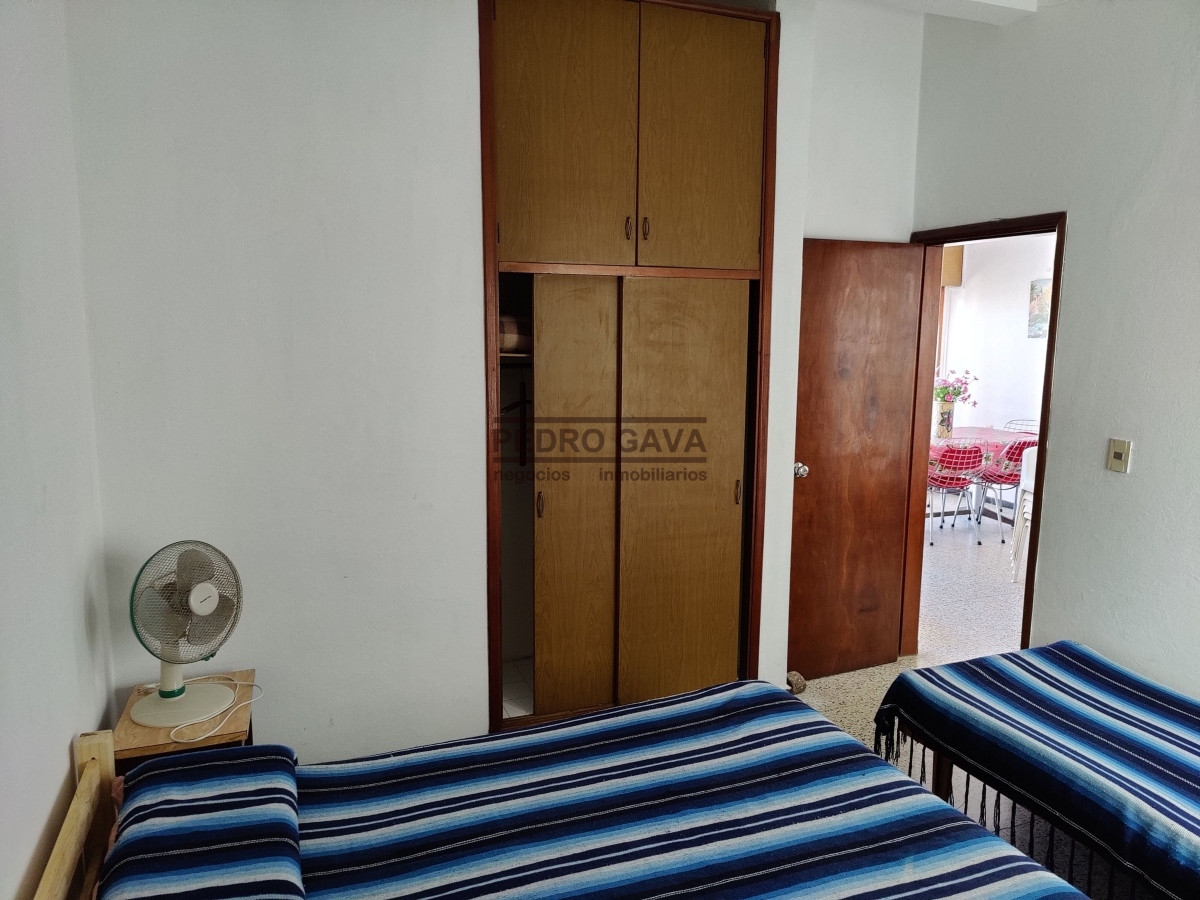 Local Comercial ID.229 - En venta - Local Comercial y apartamento de 2 dormitorios en Piriapolis a metros de la Rambla !!