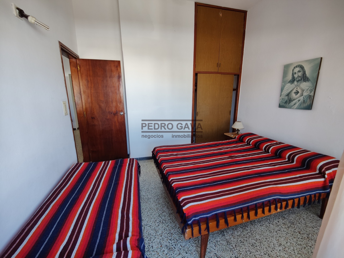 Local Comercial ID.229 - En venta - Local Comercial y apartamento de 2 dormitorios en Piriapolis a metros de la Rambla !!