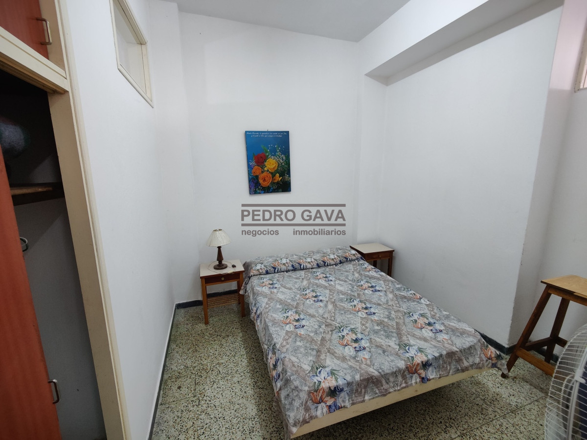 Local Comercial ID.229 - En venta - Local Comercial y apartamento de 2 dormitorios en Piriapolis a metros de la Rambla !!