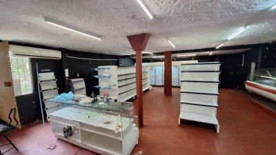 Local Comercial ID.323 - Local comercial en alquiler anual en  Playa Verde !! , Piriápolis