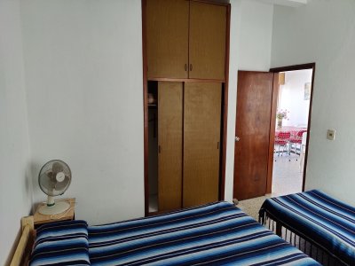 Local Comercial ID.229 - En venta - Local Comercial y apartamento de 2 dormitorios en Piriapolis a metros de la Rambla !!