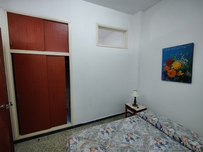 Local Comercial ID.229 - En venta - Local Comercial y apartamento de 2 dormitorios en Piriapolis a metros de la Rambla !!