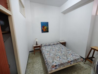 Local Comercial ID.229 - En venta - Local Comercial y apartamento de 2 dormitorios en Piriapolis a metros de la Rambla !!