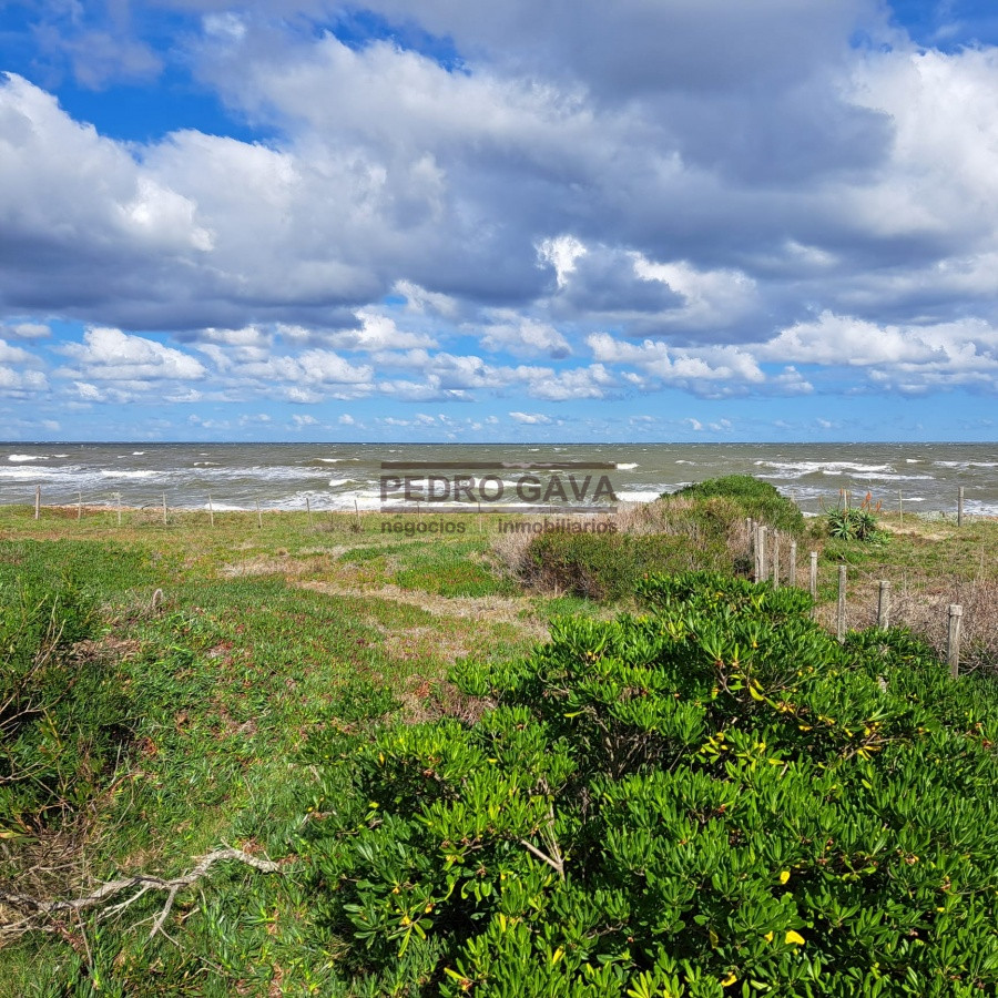 Terreno ID.148 - Gran lote con 56 metros de frente al mar en Las Flores