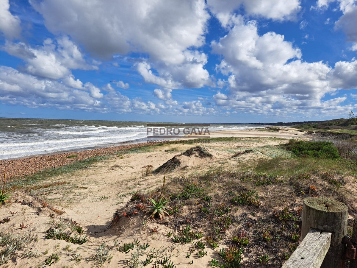 Terreno ID.148 - Gran lote con 56 metros de frente al mar en Las Flores