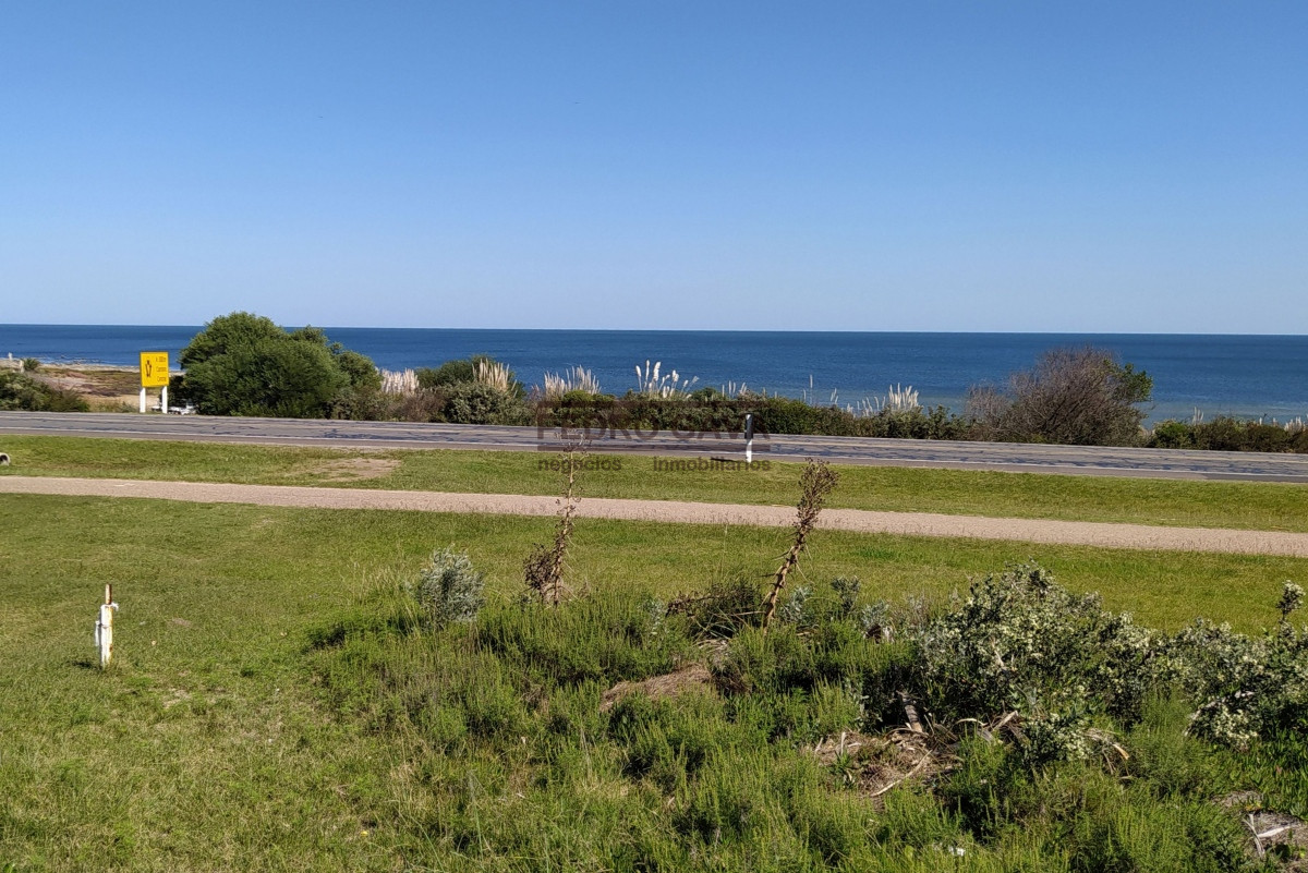 Terreno ID.131 - Frente al mar!!! Terreno de 533 m2  a la venta en Playa Hermosa, Piriapolis