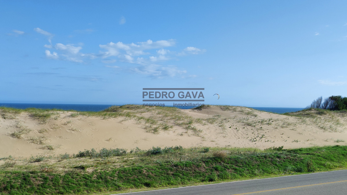 Terreno ID.357 - Terreno en venta en Punta Colorada, sobre Rambla con vista al mar, 1000 m²