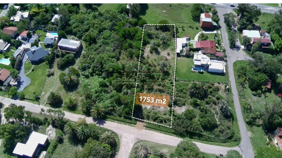 Terreno ID.360 - Terreno en venta en Balneario Las Flores, a metros del mar, 1.753 m² con excelente altura